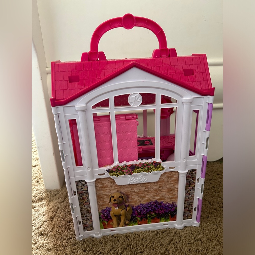 Barbie folding house with handle
